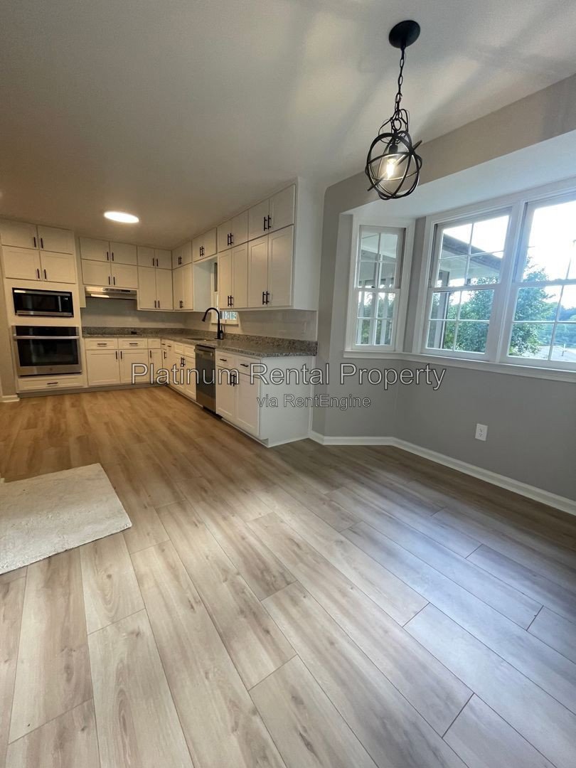 Spectacular, sprawling 5 bedroom ranch home on finished basement in prime Suwanee location, by Platinum Property Management Services, Inc. property image