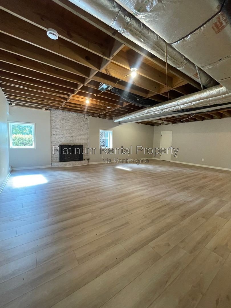Spectacular, sprawling 5 bedroom ranch home on finished basement in prime Suwanee location, by Platinum Property Management Services, Inc. property image