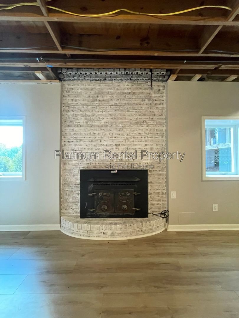 Spectacular, sprawling 5 bedroom ranch home on finished basement in prime Suwanee location, by Platinum Property Management Services, Inc. property image