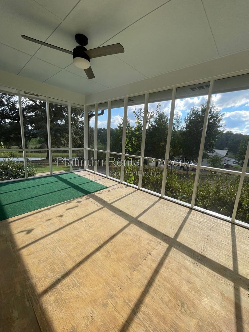 Spectacular, sprawling 5 bedroom ranch home on finished basement in prime Suwanee location, by Platinum Property Management Services, Inc. property image