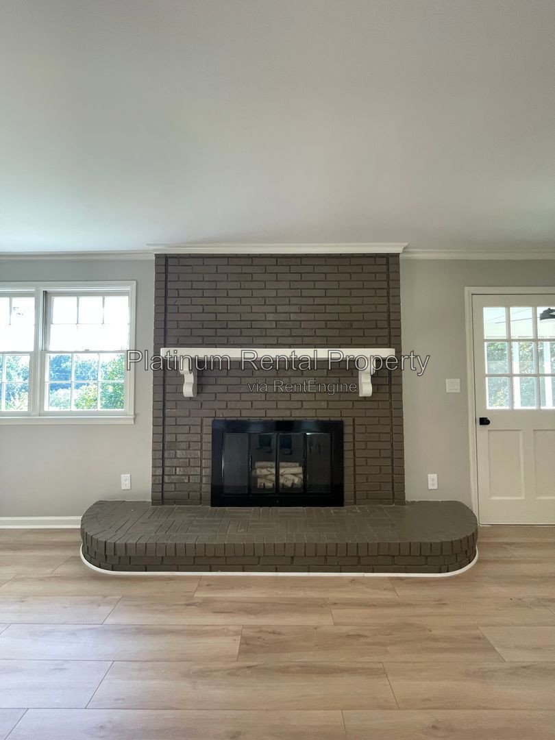 Spectacular, sprawling 5 bedroom ranch home on finished basement in prime Suwanee location, by Platinum Property Management Services, Inc. property image