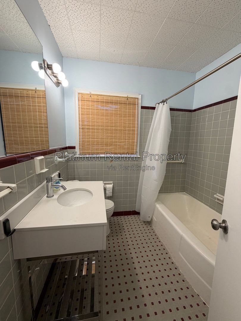 Updated 4 bedroom Brick Ranch home for rent in Atlanta by Platinum Property Management Services, Inc. property image