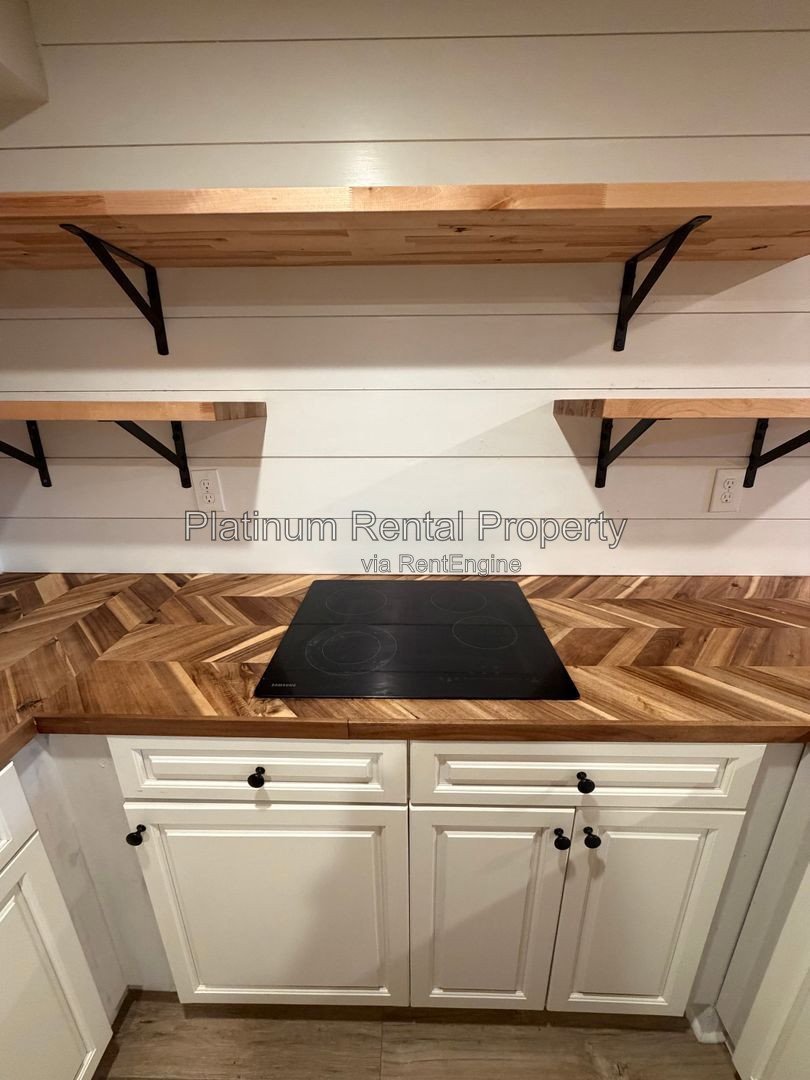 Updated 4 bedroom Brick Ranch home for rent in Atlanta by Platinum Property Management Services, Inc. property image