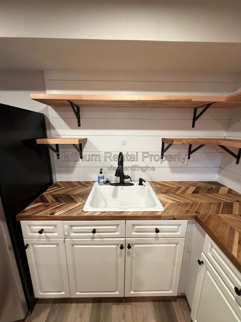 Updated 4 bedroom Brick Ranch home for rent in Atlanta by Platinum Property Management Services, Inc. property image