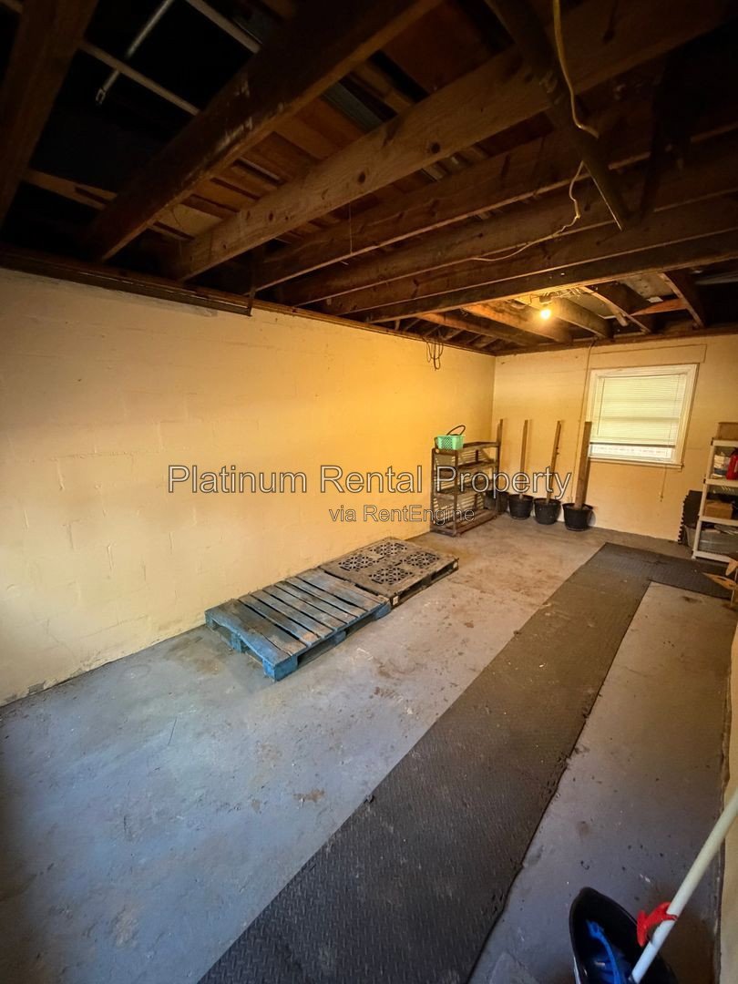 Updated 4 bedroom Brick Ranch home for rent in Atlanta by Platinum Property Management Services, Inc. property image