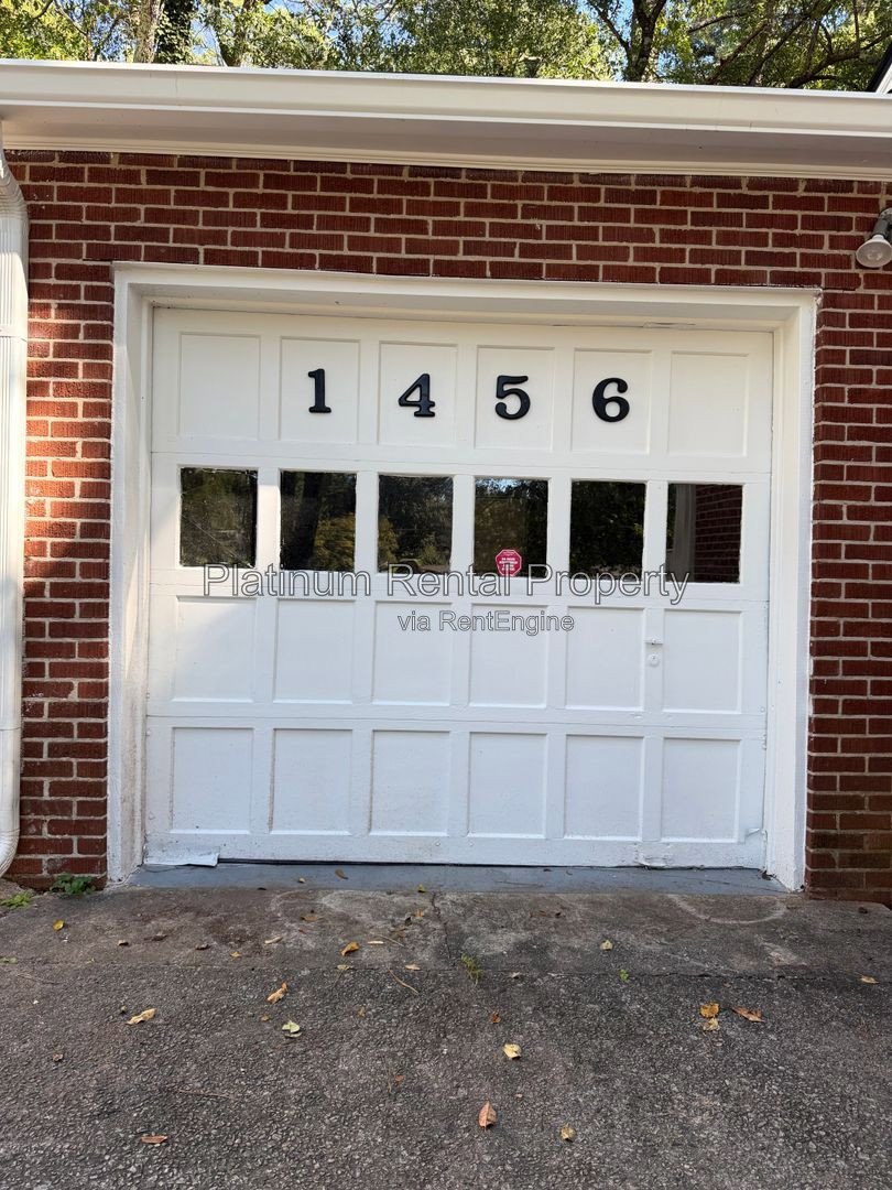 Updated 4 bedroom Brick Ranch home for rent in Atlanta by Platinum Property Management Services, Inc. property image