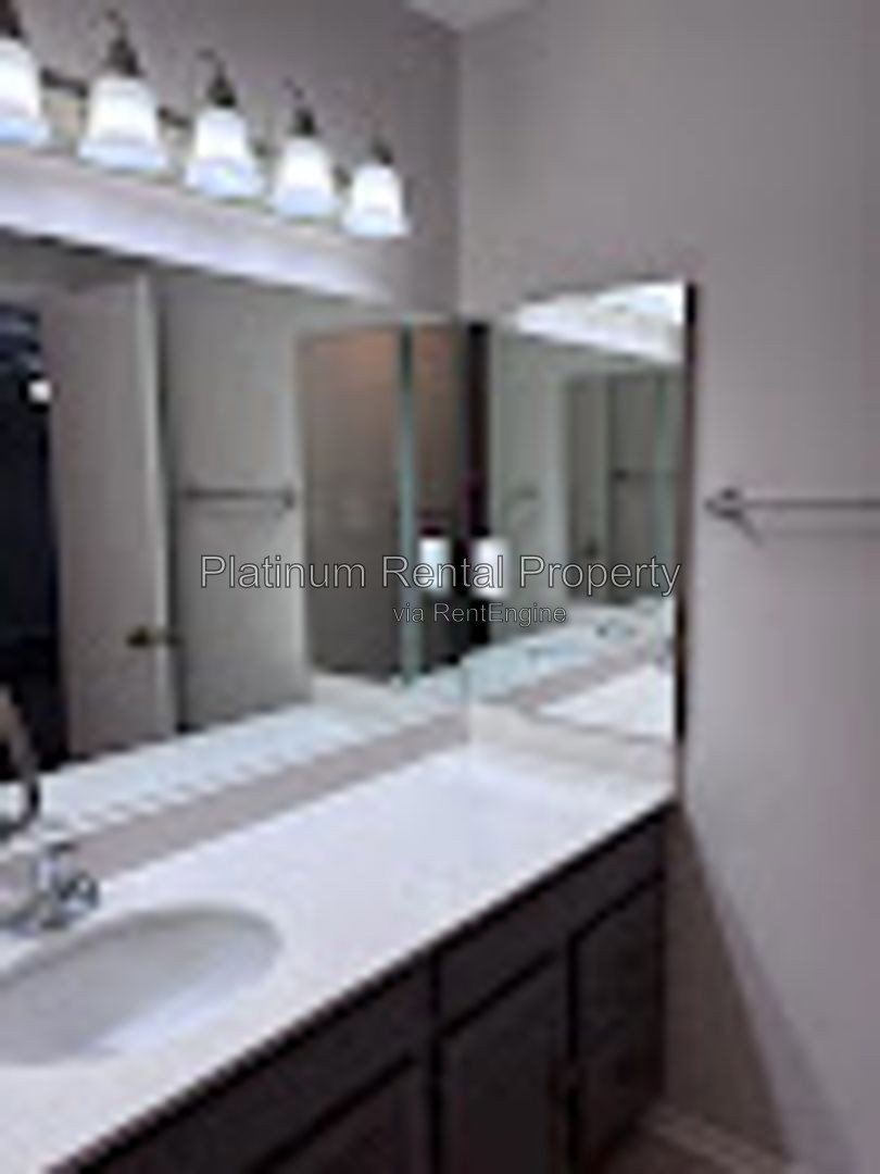 Spacious 2 bedroom/2 bathroom condo with modern updates  just minutes from The Battery by Platinum Property Management Services, Inc. property image