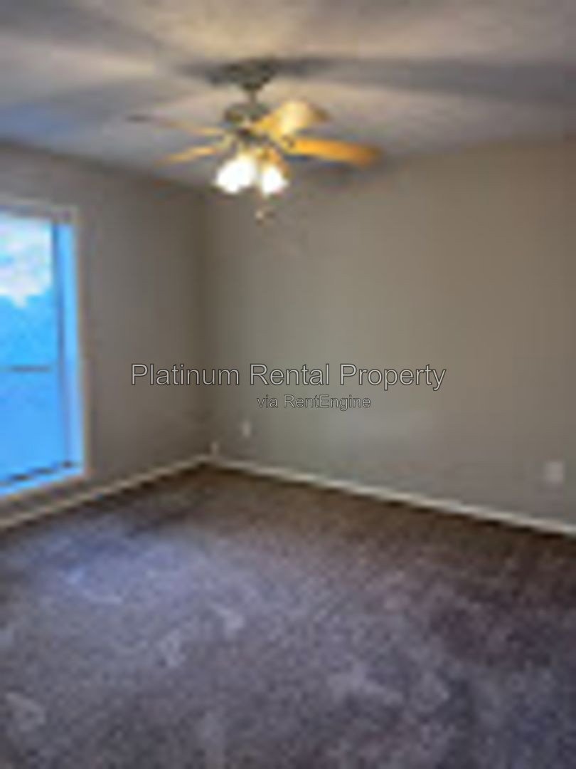 Spacious 2 bedroom/2 bathroom condo with modern updates  just minutes from The Battery by Platinum Property Management Services, Inc. property image