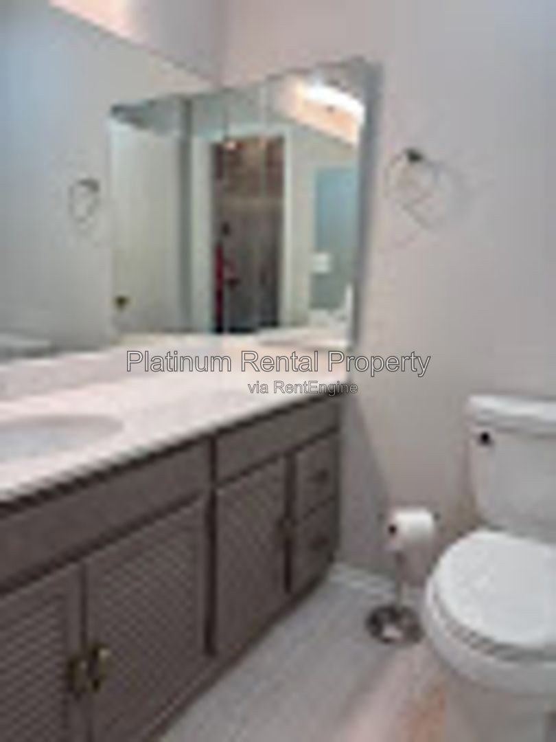 Spacious 2 bedroom/2 bathroom condo with modern updates  just minutes from The Battery by Platinum Property Management Services, Inc. property image
