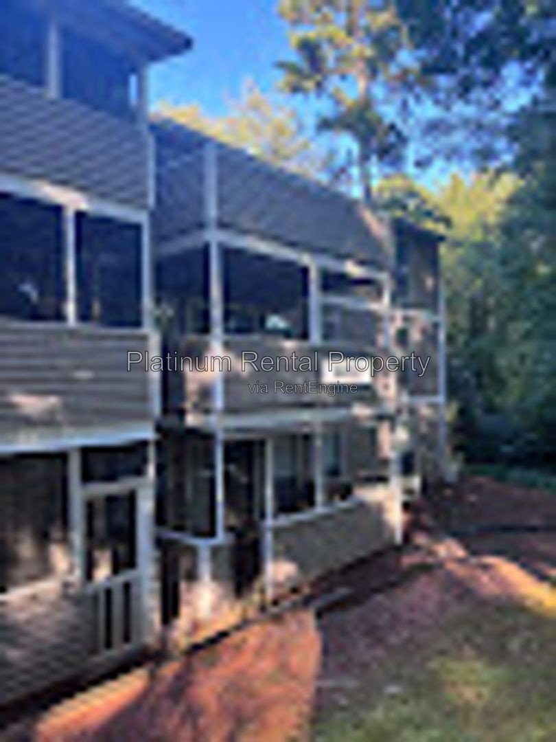 Spacious 2 bedroom/2 bathroom condo with modern updates  just minutes from The Battery by Platinum Property Management Services, Inc. property image