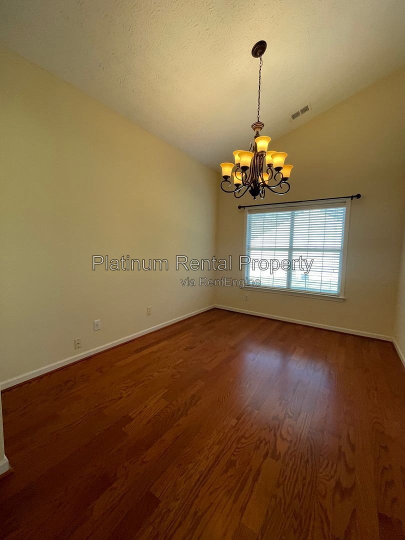Fabulous, 3 bedroom ranch in desirable Dallas community by Platinum Property Management Services, Inc. property image