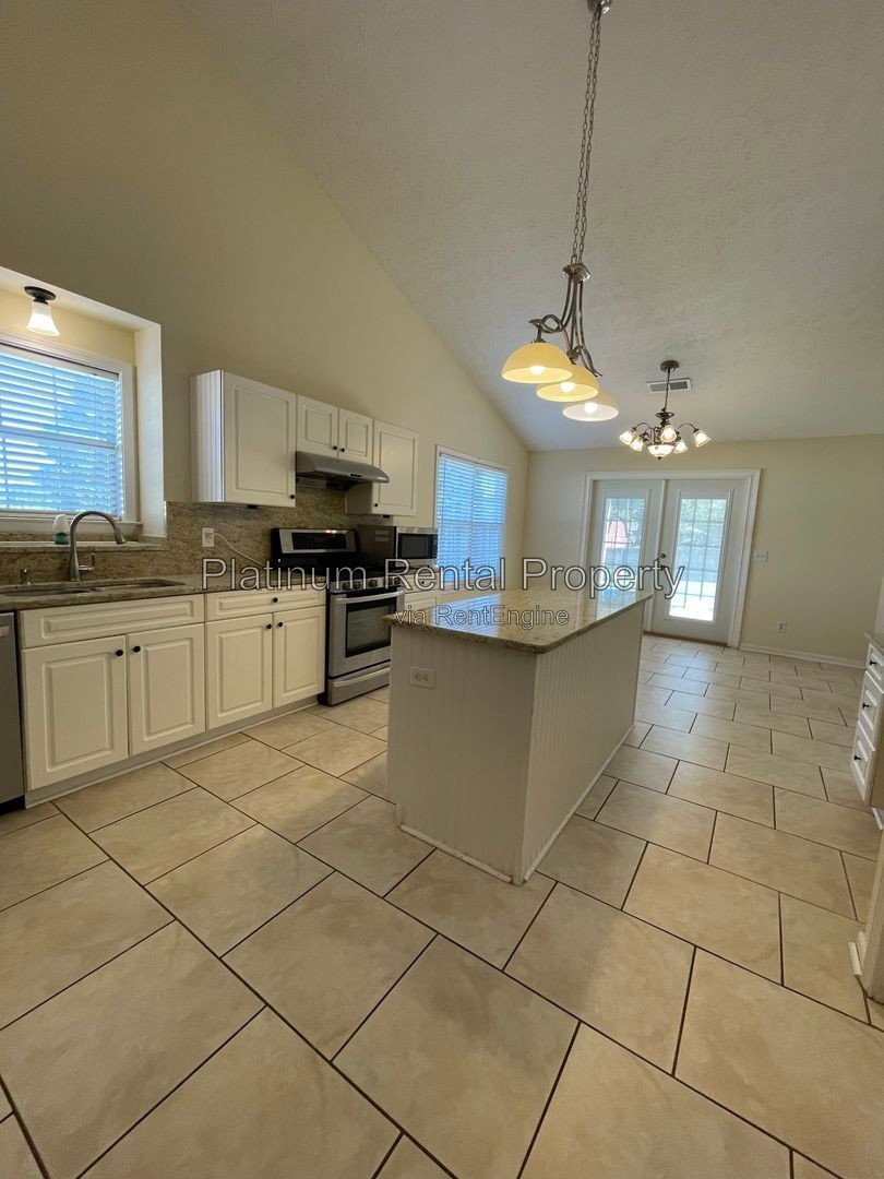 Fabulous, 3 bedroom ranch in desirable Dallas community by Platinum Property Management Services, Inc. property image