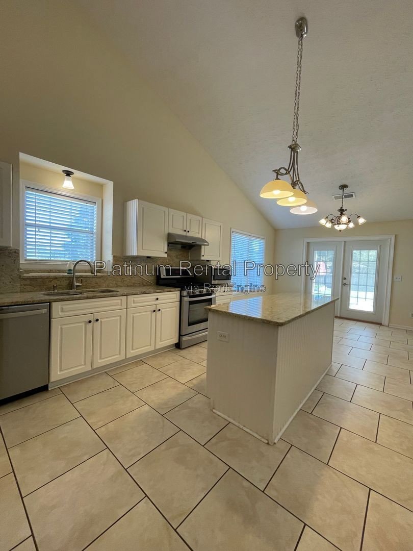 Fabulous, 3 bedroom ranch in desirable Dallas community by Platinum Property Management Services, Inc. property image