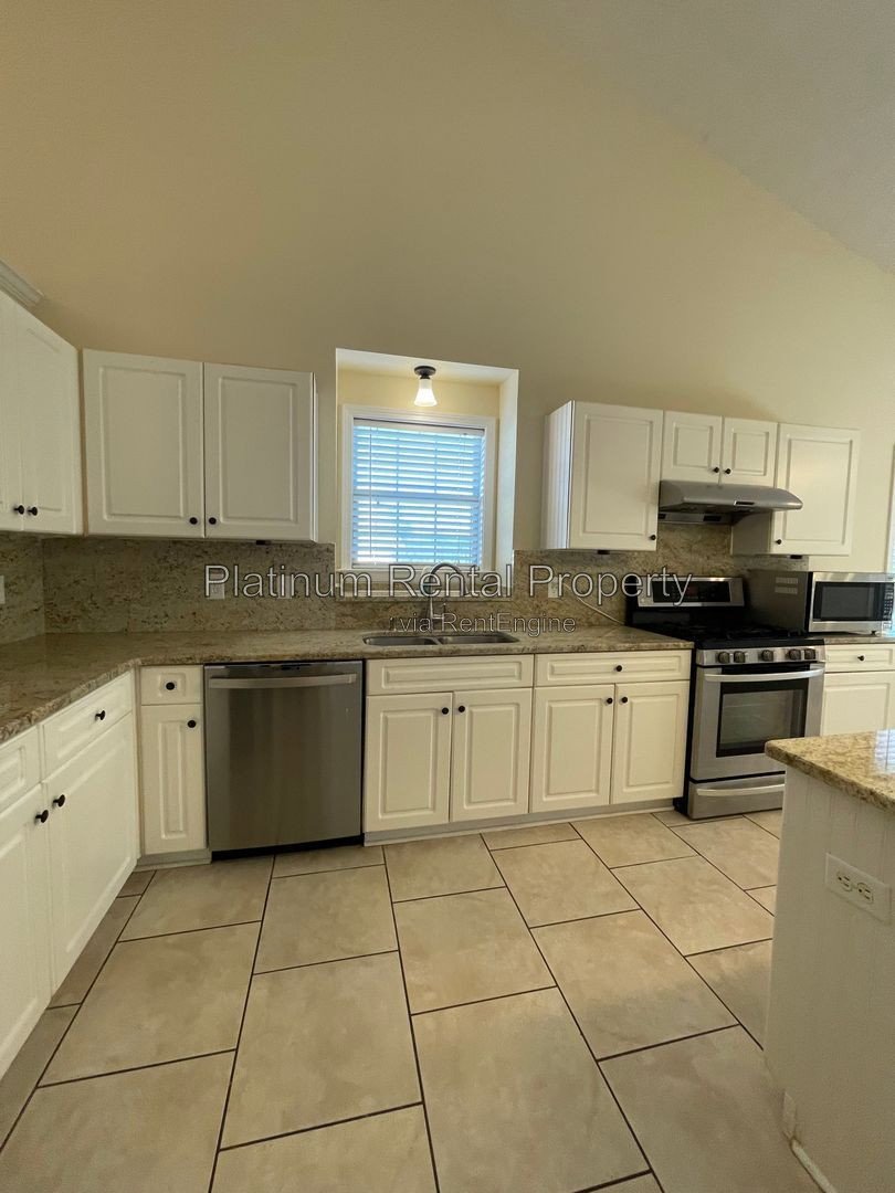 Fabulous, 3 bedroom ranch in desirable Dallas community by Platinum Property Management Services, Inc. property image
