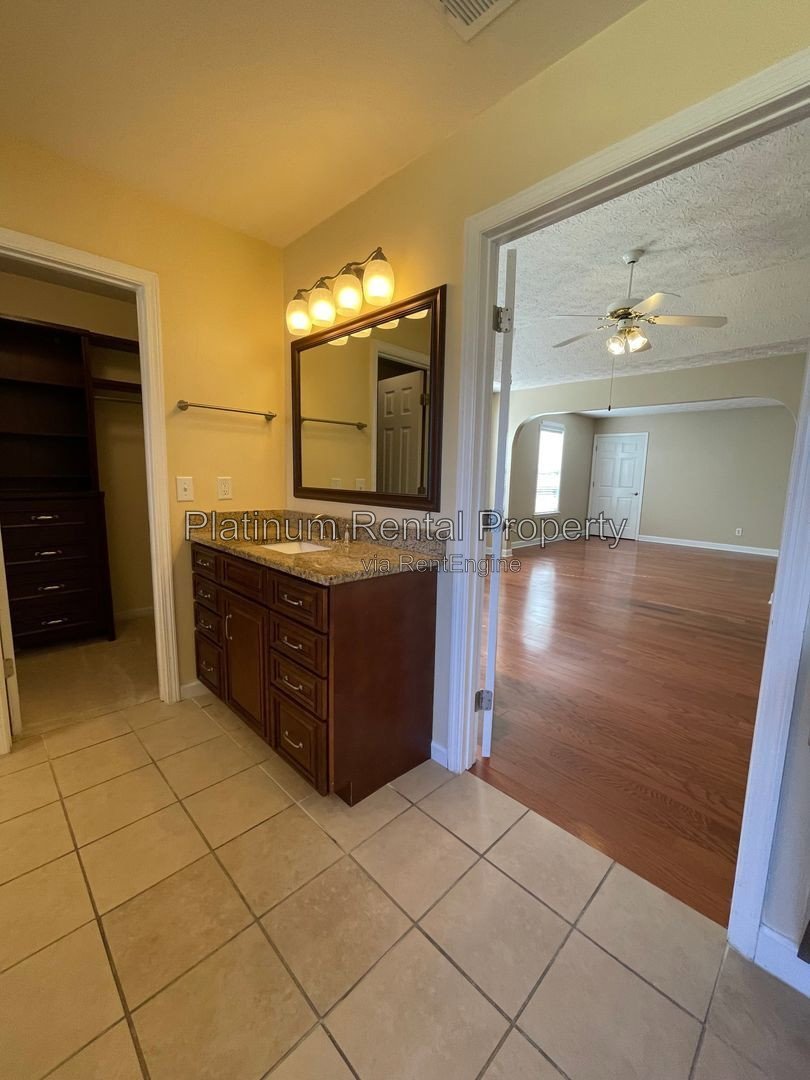Fabulous, 3 bedroom ranch in desirable Dallas community by Platinum Property Management Services, Inc. property image
