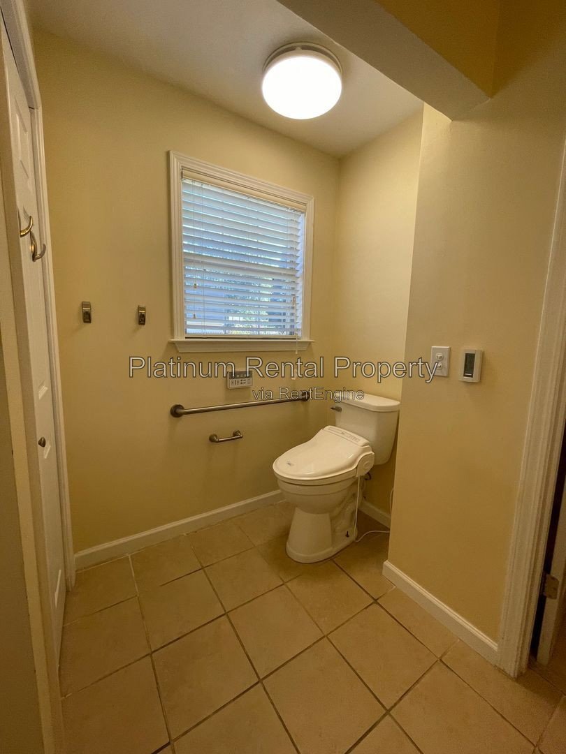 Fabulous, 3 bedroom ranch in desirable Dallas community by Platinum Property Management Services, Inc. property image
