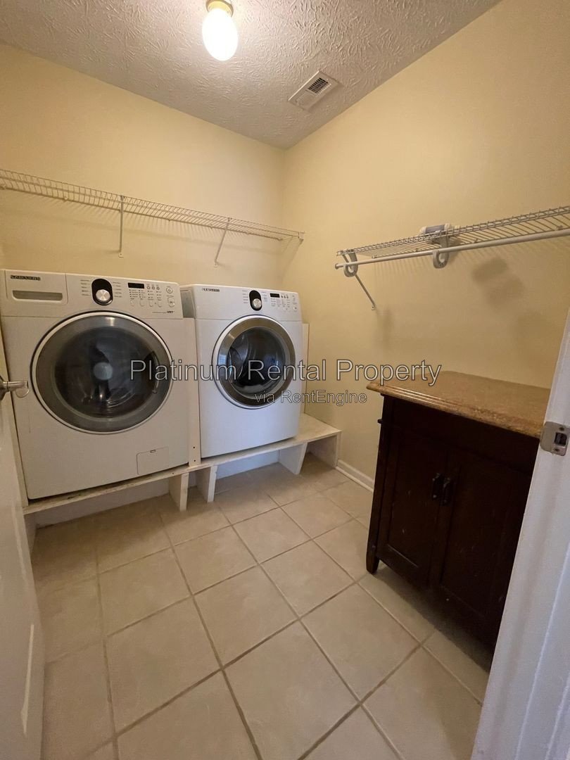 Fabulous, 3 bedroom ranch in desirable Dallas community by Platinum Property Management Services, Inc. property image