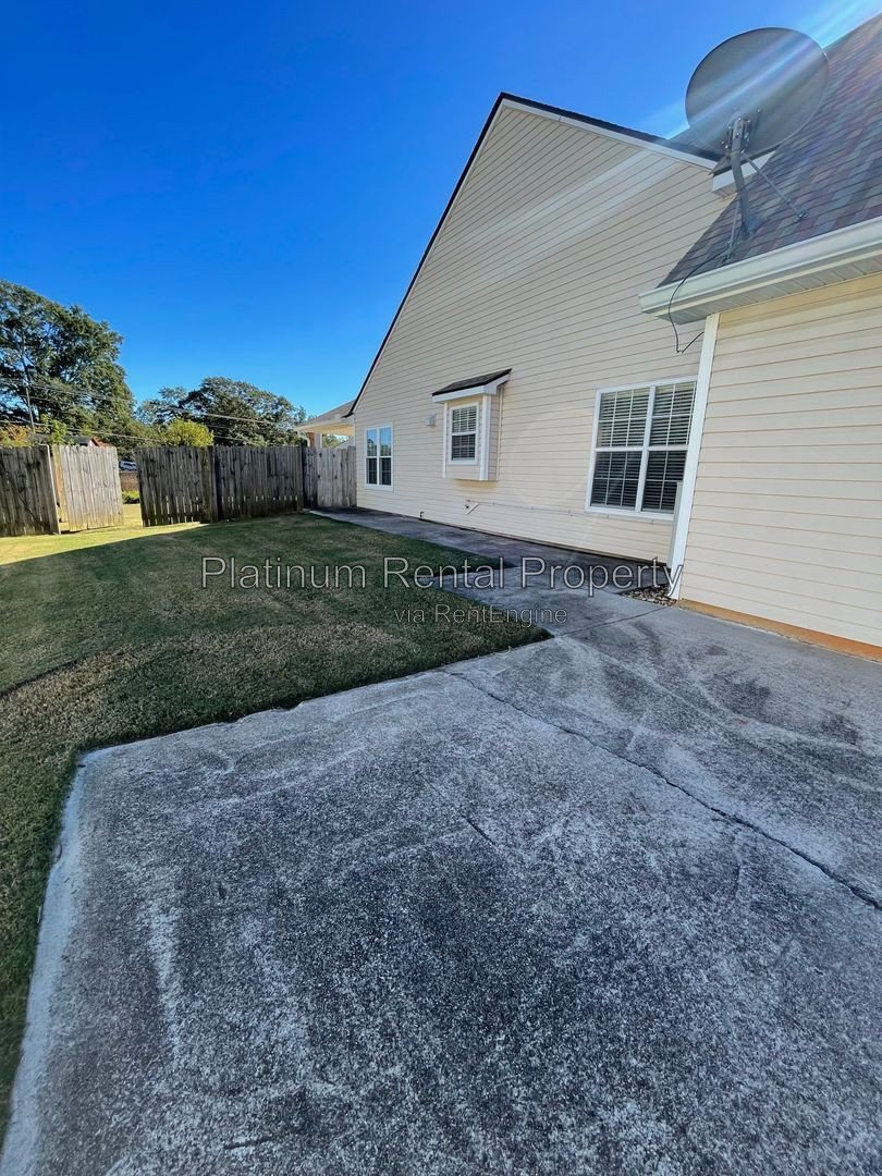 Fabulous, 3 bedroom ranch in desirable Dallas community by Platinum Property Management Services, Inc. property image