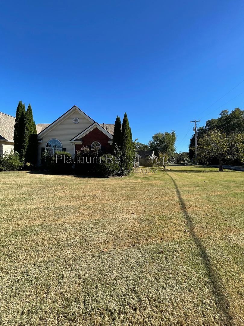 Fabulous, 3 bedroom ranch in desirable Dallas community by Platinum Property Management Services, Inc. property image