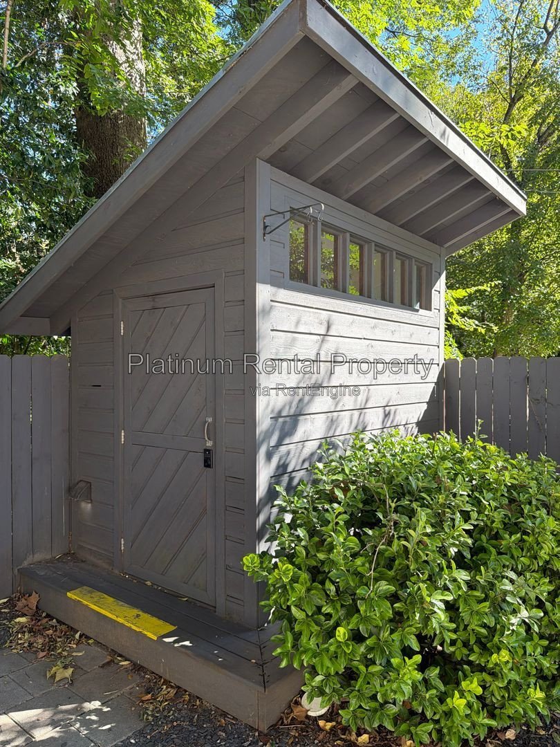 Amazing Location Mid-town Atlanta Condo For Rent, 1 Bedroom, 1 bath by Platinum Property Management Services, Inc property image