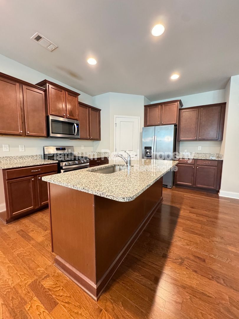 Immaculate 3 Bedroom townhome in Atlanta by Platinum Property Management Services, Inc. property image