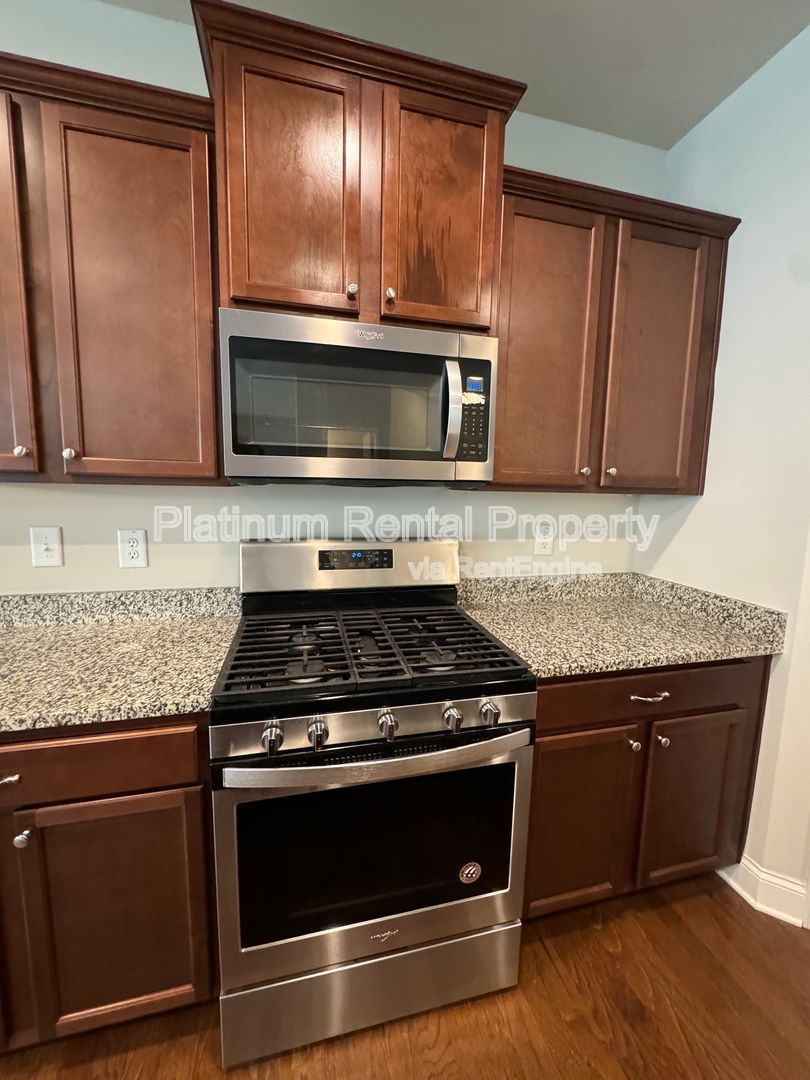 Immaculate 3 Bedroom townhome in Atlanta by Platinum Property Management Services, Inc. property image