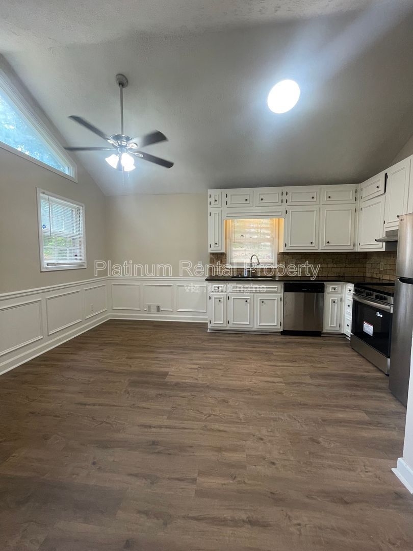 Welcome home to this charming 3 bedroom property for rent in Suwanee by Platinum Property Management Services, Inc. property image