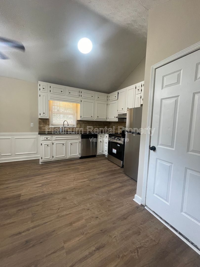 Welcome home to this charming 3 bedroom property for rent in Suwanee by Platinum Property Management Services, Inc. property image