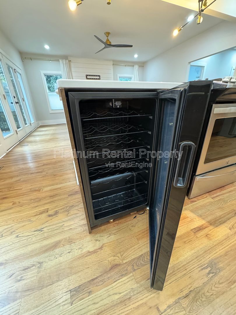 Spectacular Better-Than-New Modern 4 bedroom house in prime In-Town Atlanta location by Platinum Property Management, Services, Inc. property image