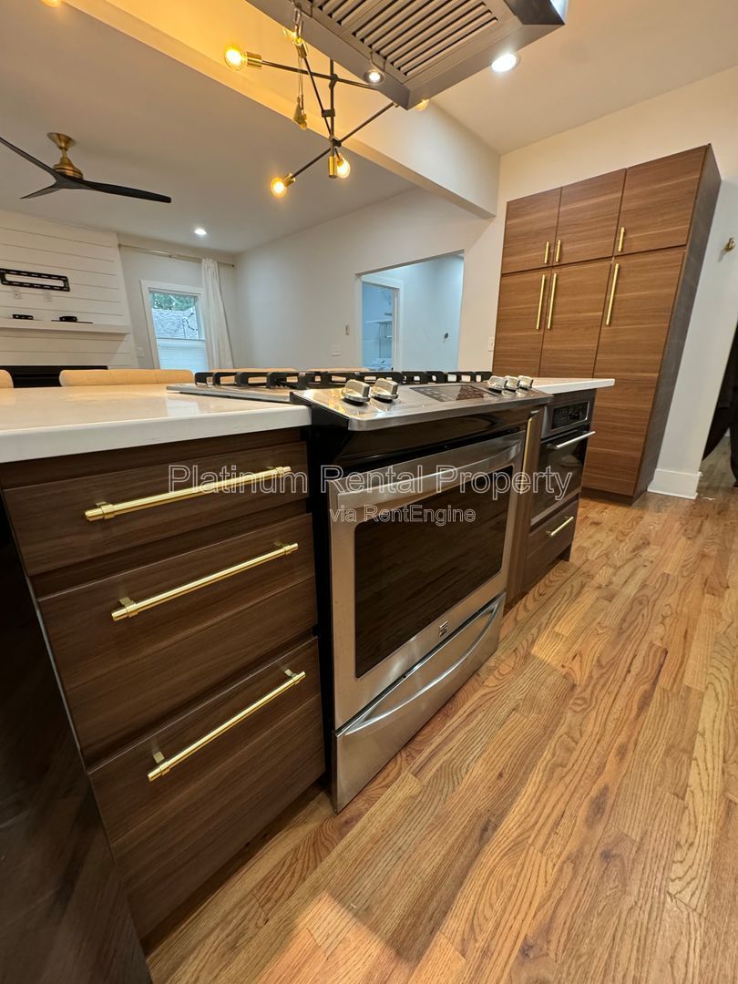 Spectacular Better-Than-New Modern 4 bedroom house in prime In-Town Atlanta location by Platinum Property Management, Services, Inc. property image