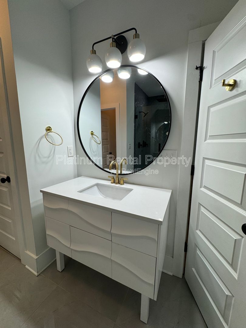 Spectacular Better-Than-New Modern 4 bedroom house in prime In-Town Atlanta location by Platinum Property Management, Services, Inc. property image