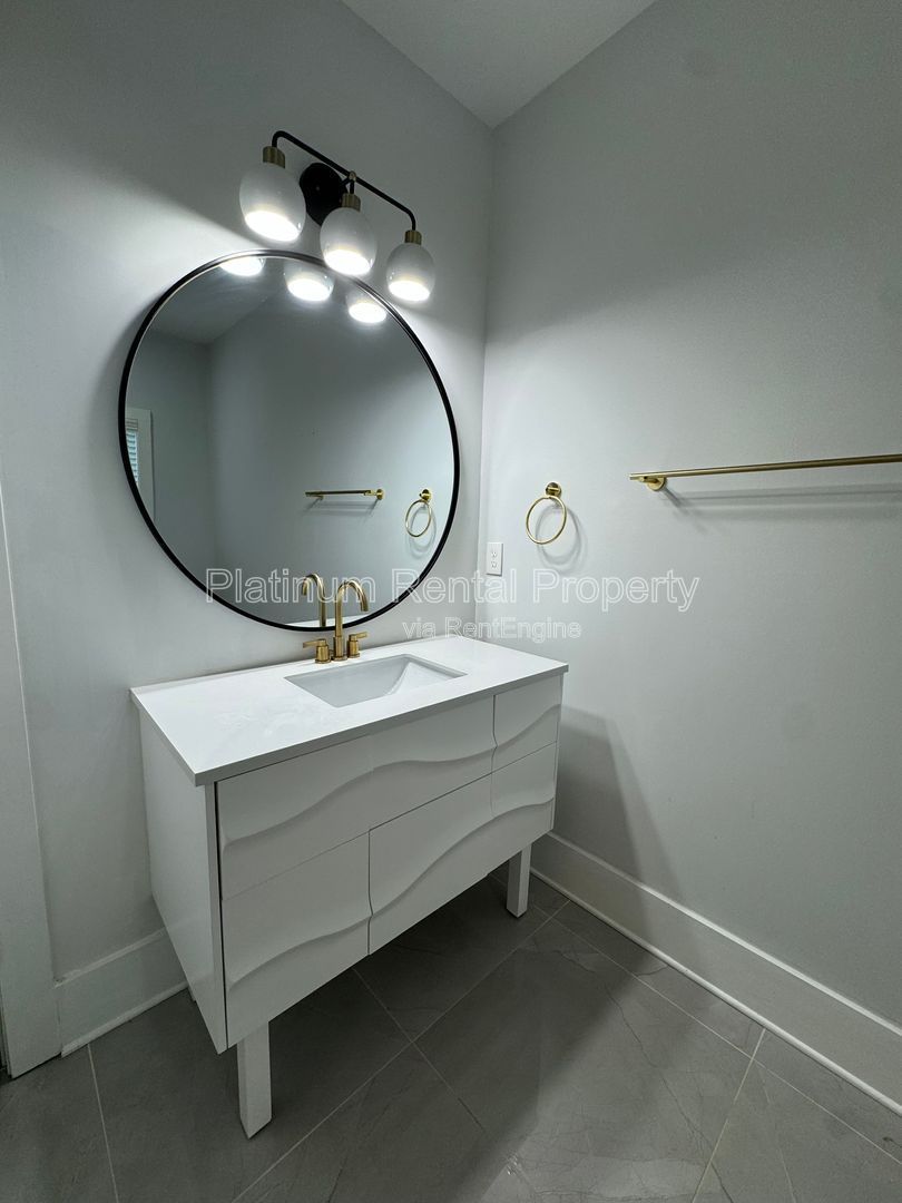 Spectacular Better-Than-New Modern 4 bedroom house in prime In-Town Atlanta location by Platinum Property Management, Services, Inc. property image