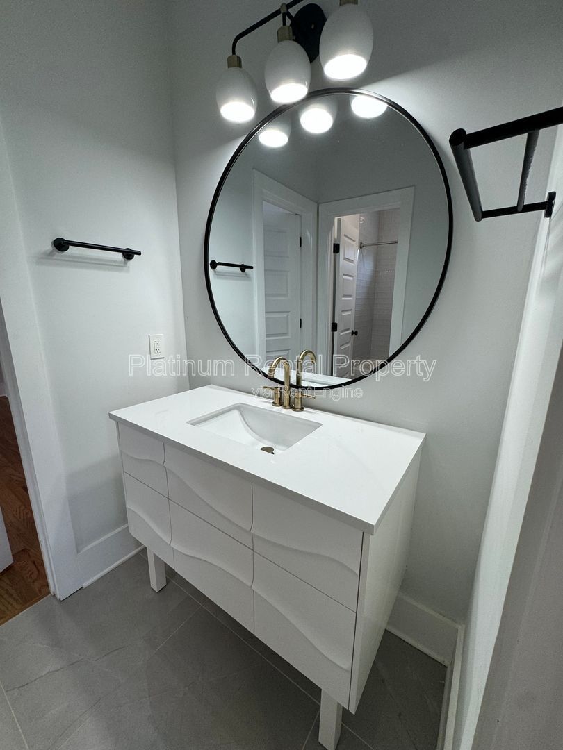 Spectacular Better-Than-New Modern 4 bedroom house in prime In-Town Atlanta location by Platinum Property Management, Services, Inc. property image