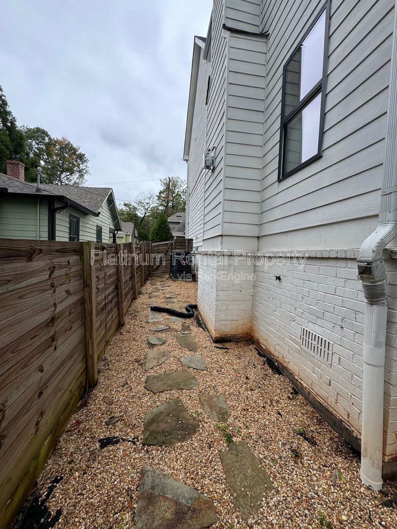 Spectacular Better-Than-New Modern 4 bedroom house in prime In-Town Atlanta location by Platinum Property Management, Services, Inc. property image