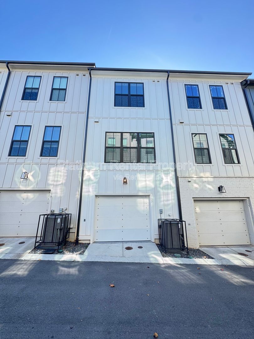Spotless Buckhead Townhome For Rent, 2 Bedroom, 2 Bath by Platinum Property Management Services, Inc property image