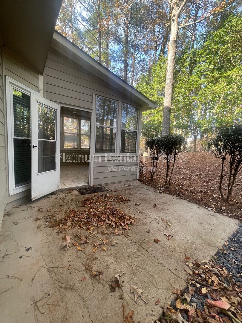 Location, location, location!  Gorgeous 3 bedroom home in desirable Roswell community by Platinum Property Management Services, Inc. property image