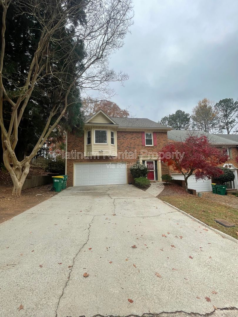 Location, Location, Location! This beautiful and well maintained three-bedroom townhome in convenient Peachtree Corners location is brought to you by Platinum Property Management Services, Inc. property image