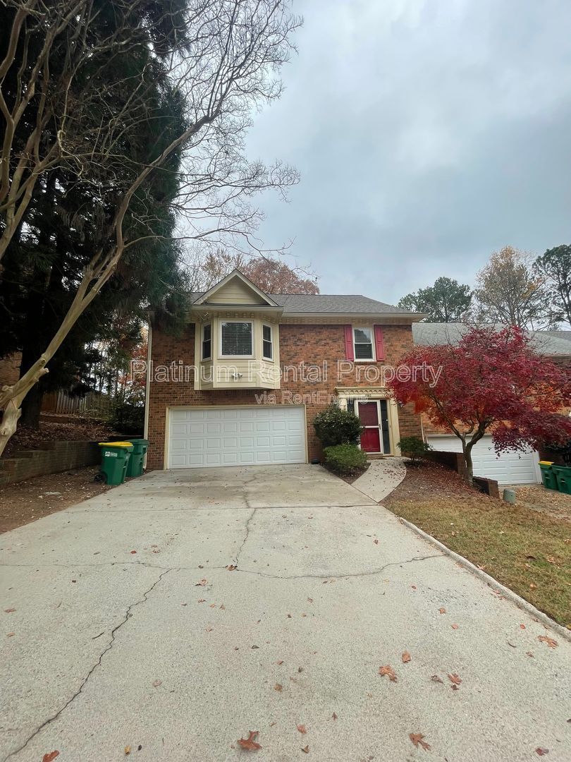 Location, Location, Location! This beautiful and well maintained three-bedroom townhome in convenient Peachtree Corners location is brought to you by Platinum Property Management Services, Inc. property image