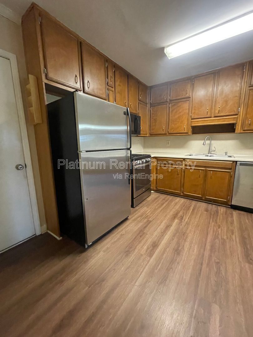 Location, Location, Location! This beautiful and well maintained three-bedroom townhome in convenient Peachtree Corners location is brought to you by Platinum Property Management Services, Inc. property image