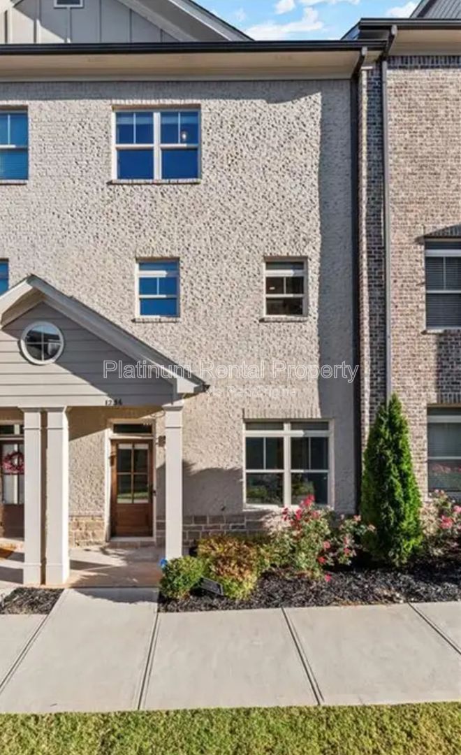 Fabulous, three-bedroom townhome in prime Smyrna/Vinings location by Platinum Property Management Services, Inc. property image