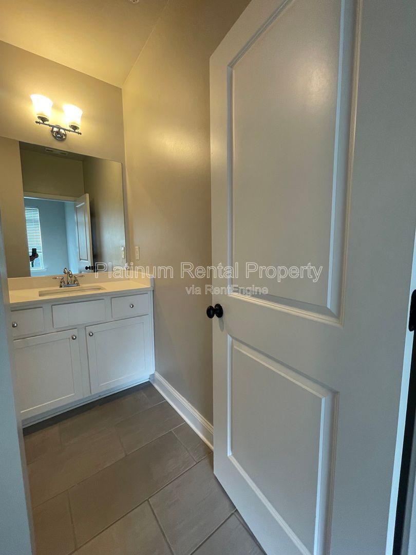 Fabulous, three-bedroom townhome in prime Smyrna/Vinings location by Platinum Property Management Services, Inc. property image