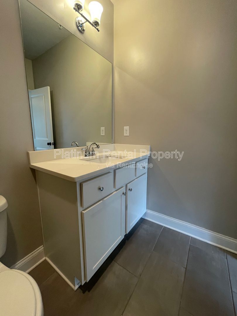 Fabulous, three-bedroom townhome in prime Smyrna/Vinings location by Platinum Property Management Services, Inc. property image