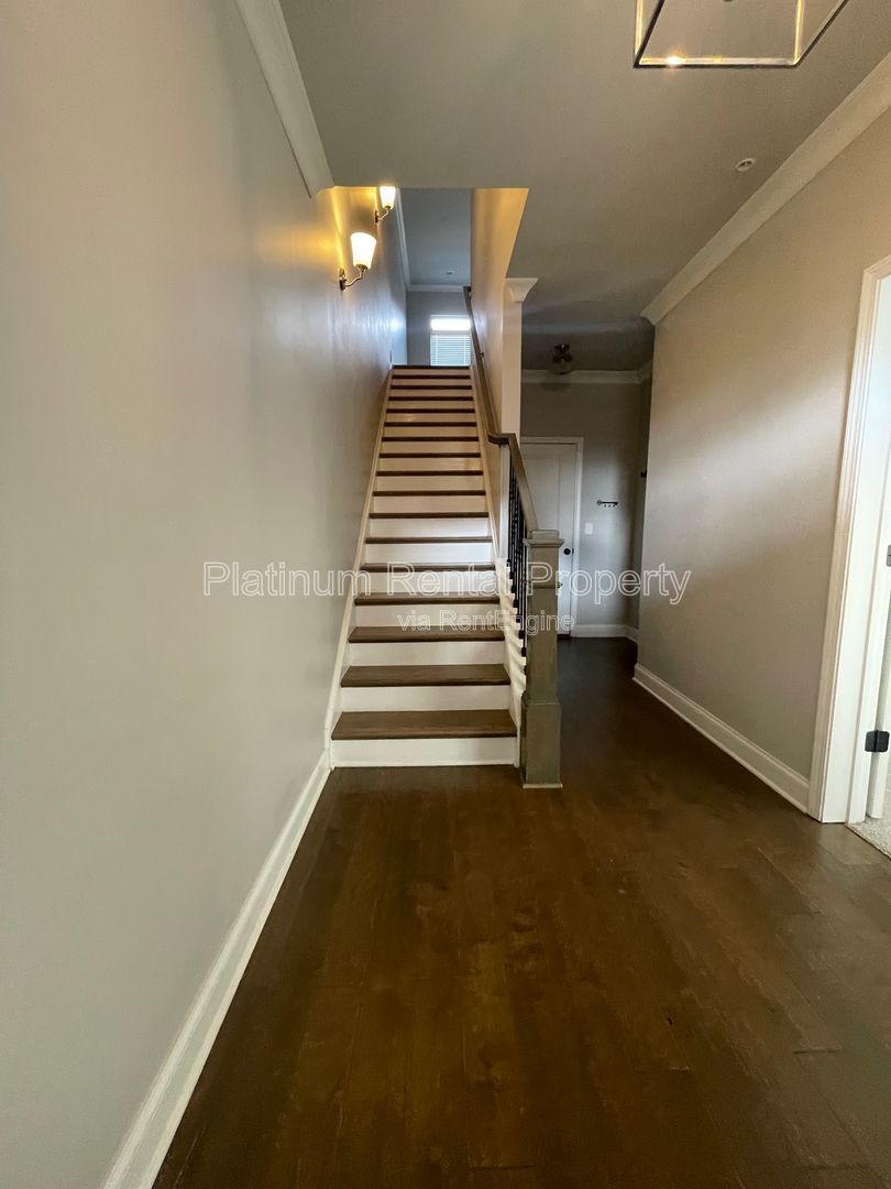 Fabulous, three-bedroom townhome in prime Smyrna/Vinings location by Platinum Property Management Services, Inc. property image