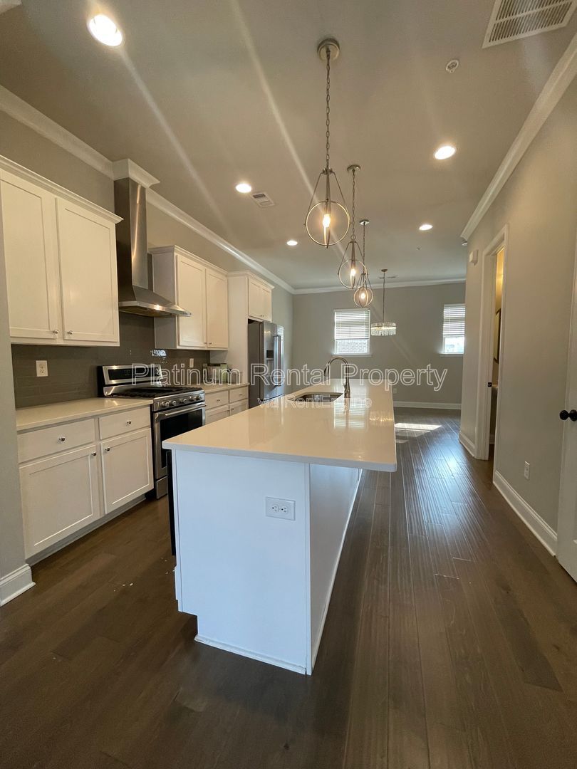 Fabulous, three-bedroom townhome in prime Smyrna/Vinings location by Platinum Property Management Services, Inc. property image