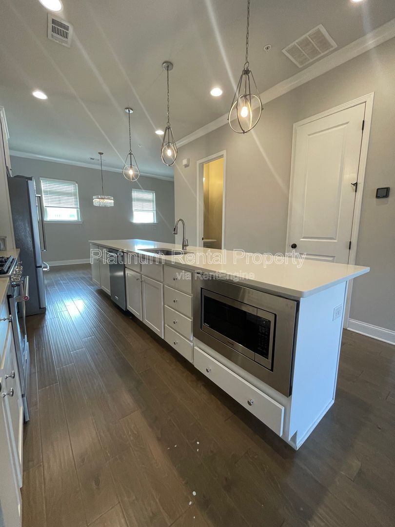 Fabulous, three-bedroom townhome in prime Smyrna/Vinings location by Platinum Property Management Services, Inc. property image