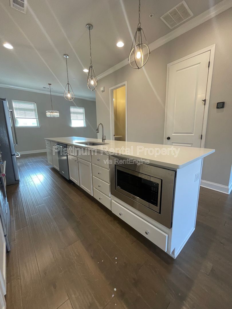 Fabulous, three-bedroom townhome in prime Smyrna/Vinings location by Platinum Property Management Services, Inc. property image