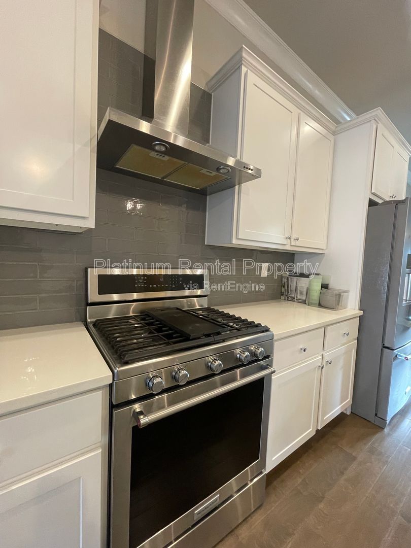 Fabulous, three-bedroom townhome in prime Smyrna/Vinings location by Platinum Property Management Services, Inc. property image