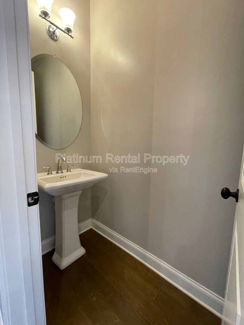 Fabulous, three-bedroom townhome in prime Smyrna/Vinings location by Platinum Property Management Services, Inc. property image