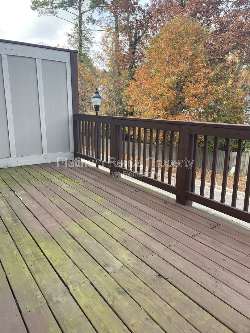 Fabulous, three-bedroom townhome in prime Smyrna/Vinings location by Platinum Property Management Services, Inc. property image