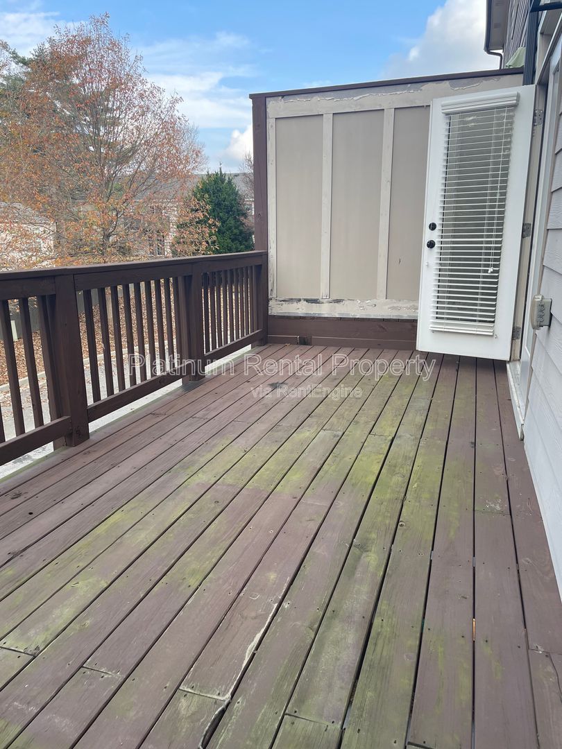 Fabulous, three-bedroom townhome in prime Smyrna/Vinings location by Platinum Property Management Services, Inc. property image